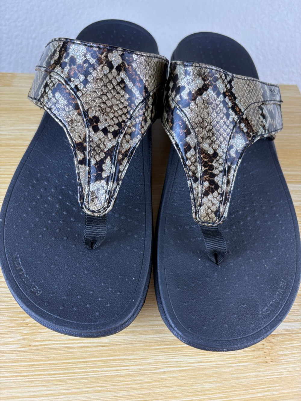 Revitalign Women's Orthotic Comfort Flip Flop Sandal Gold Brown T-Bar Size 8